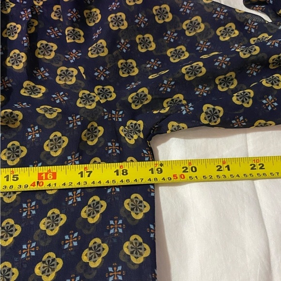 Cabi Mosaic V Neck Long Sleeve Sheer lightweight Blouse - Picture 7 of 9